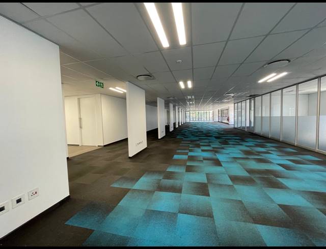 1,006M² OFFICE TO LET IN BRYANSTON